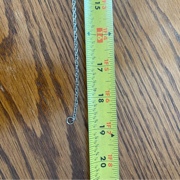 Women’s 19” Vintage Silver necklace - Picture 2 of 5